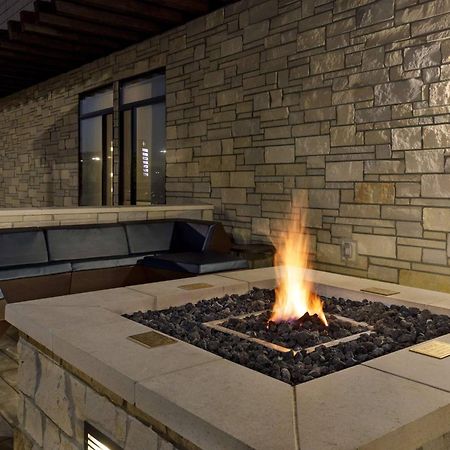 Springhill Suites By Marriott Topeka Southwest Exteriör bild