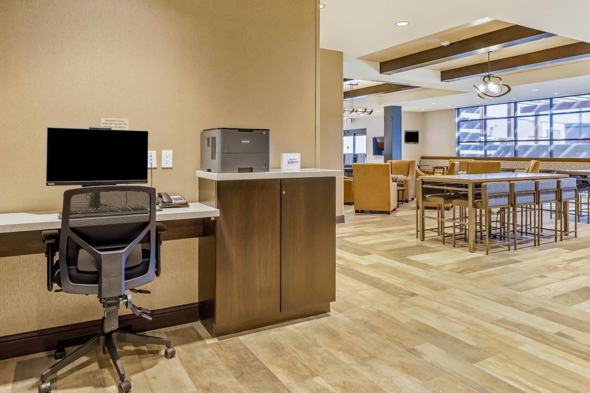 Springhill Suites By Marriott Topeka Southwest Exteriör bild