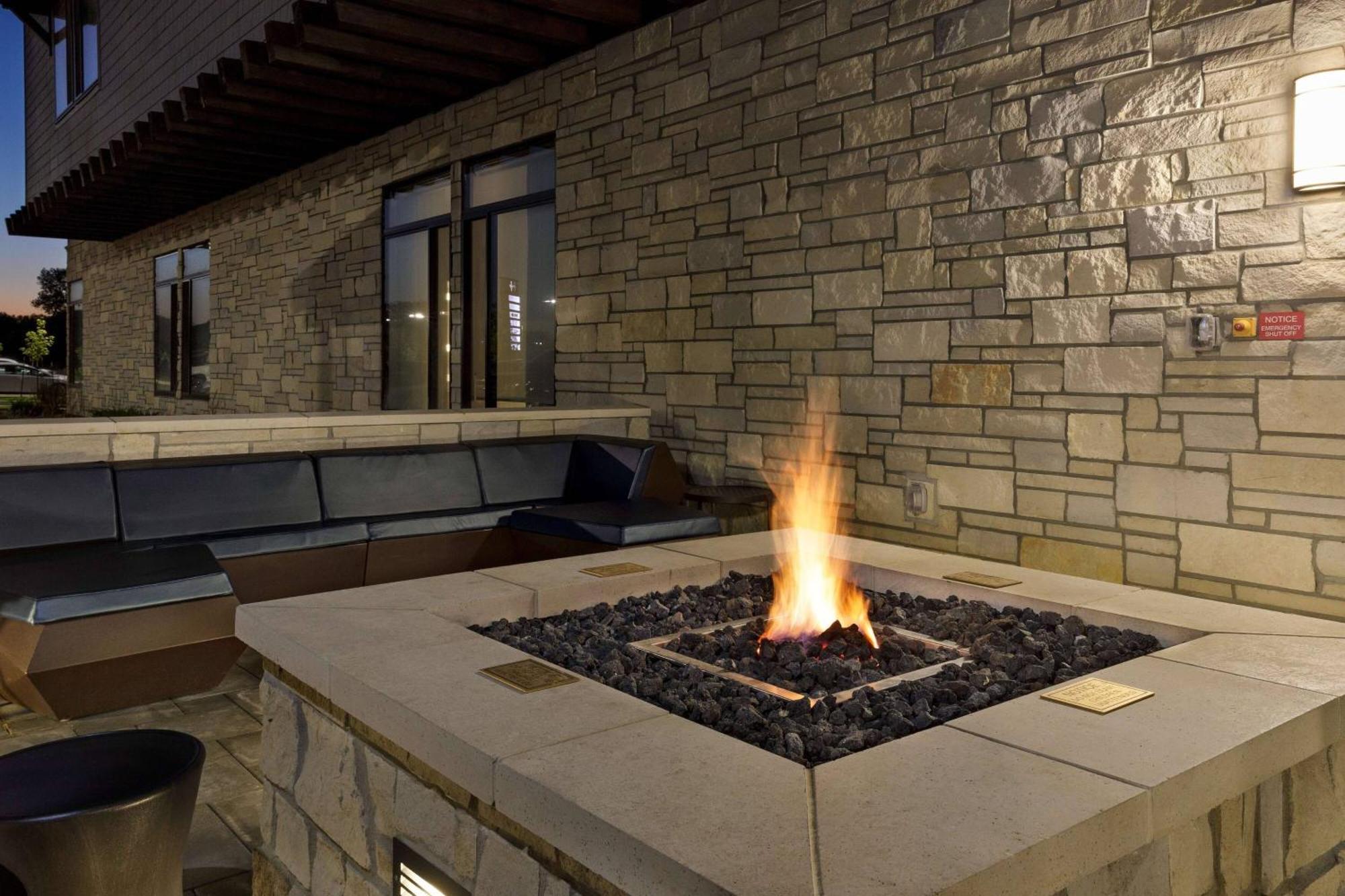 Springhill Suites By Marriott Topeka Southwest Exteriör bild